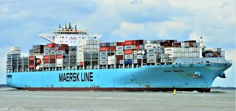 Hapag-Lloyd container ship caught fire! Maersk&Hapag-Lloyd urgently suspend Red Sea routes