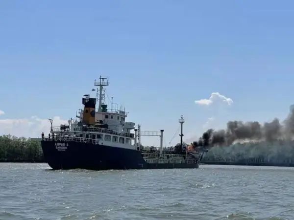 An Oil Tanker Explodes in Thailands Chao Phraya River