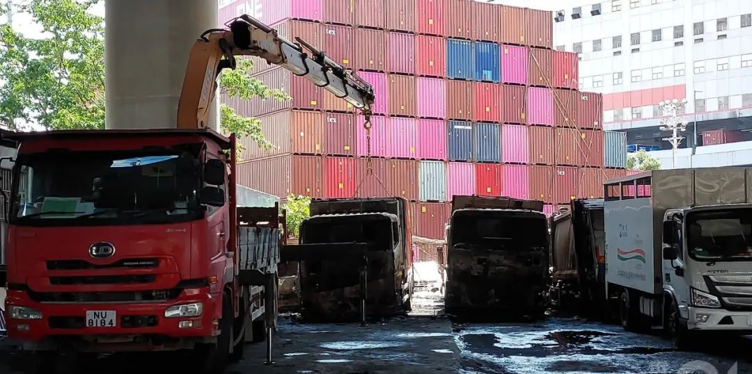 14 Trucks on Fire at Kwai Chung Terminal in Hong Kong _3