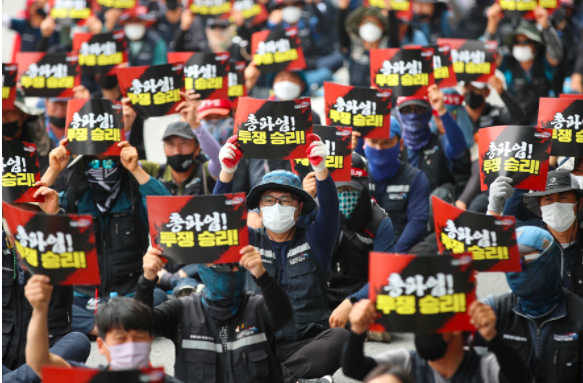 South Korea Union Truckers Continue Strike_2