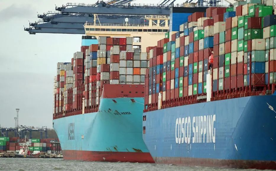 Port of Liverpool dock workers begin two-week strike-2