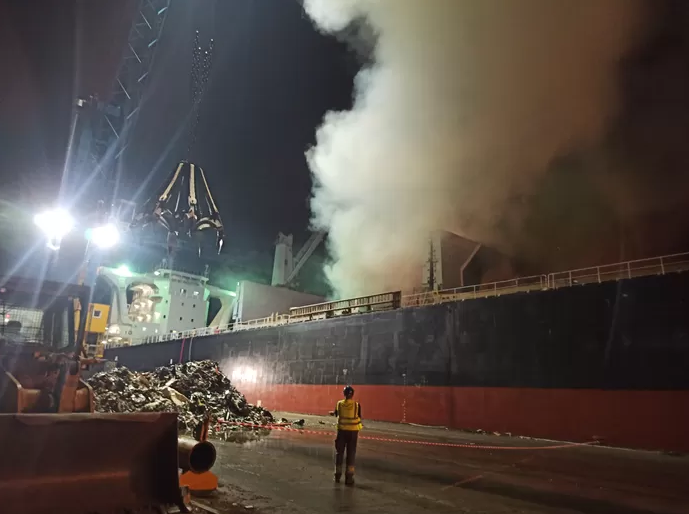 Fire breaks out onboard bulk carrier in Ghent, Belgium-2