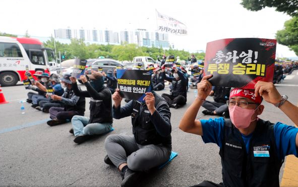 South Korea Union Truckers Continue Strike