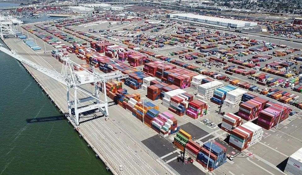 Truckers Protest AB5 Halts Cargo Flow at Oakland Port-5