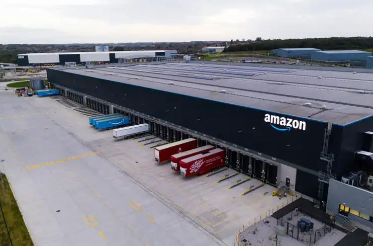 Amazon warehouse workers to vote on strike-2