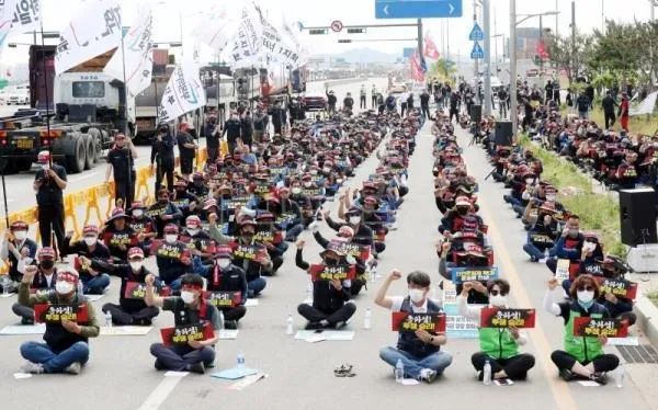 South Korean ports impacted as truckers go on strike_4