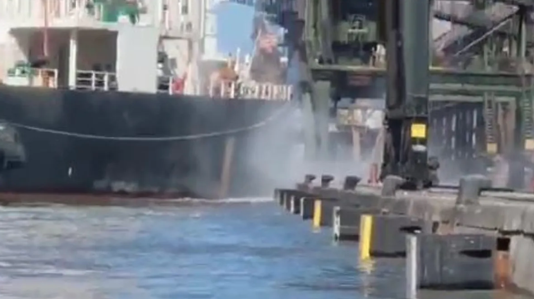 Bulk Carrier Strikes Pier At Santos Port, Brazil_2